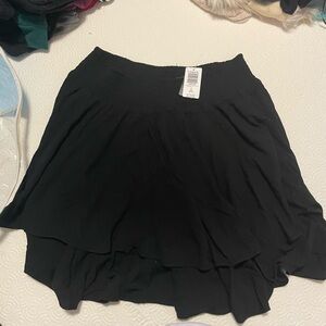 Torrid Size 2 ( 18-20) black crinkle skirt with pockets NWT